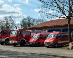 Aktuelle Fahrzeuge und altes TLF