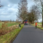 Einsatz Fuerwehr Barnstedt: Baum auf Strasse in Richtung Betzendorf